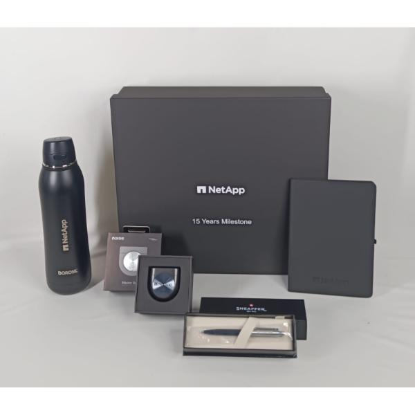 Netapp 15 years Service Award Gift Kit